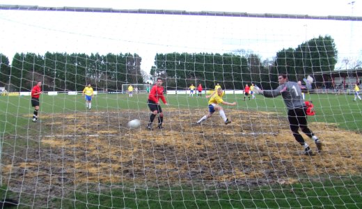 Huckle heads wide across goal