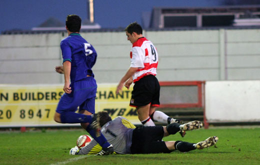 Bobby Traynor rounds Charlie Mitten