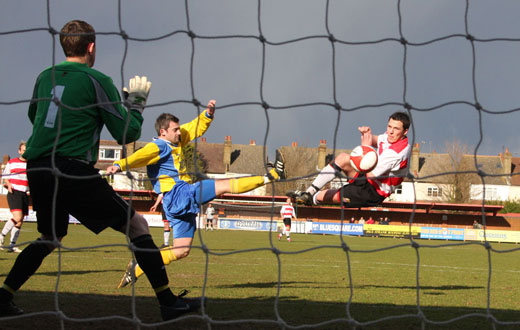 Bobby Traynor scores