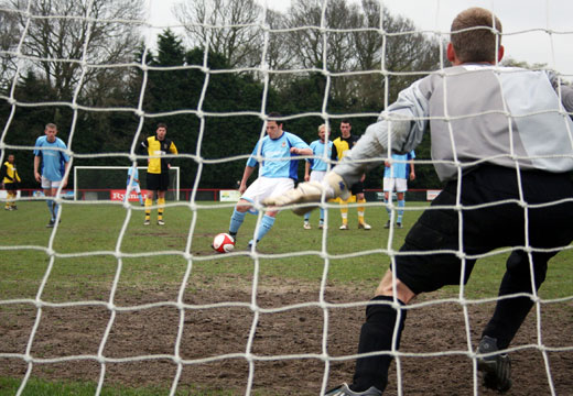 Bobby Traynor converts from the spot