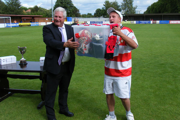 Geoff Chapple presents the prize to Iain Butler